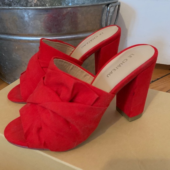 Le Chateau Red Shoes - Picture 1 of 4